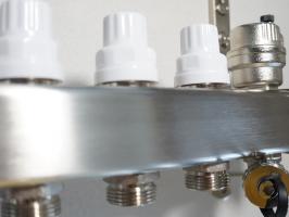 Коллектор стальной для отопления c расходомерами на 13 контуров HSW2013