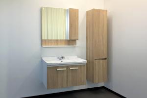 COMFORTY. Тумба-умывальник "Рига-80" дуб сонома с раковиной COMFORTY 9335-80